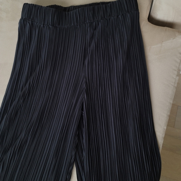 4th + Reckless Raquel Pleated Plisse Pants - Picture 3 of 4